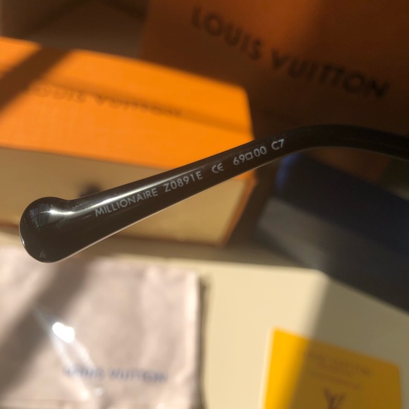 Louis Vuitton - Picture 5 of 7